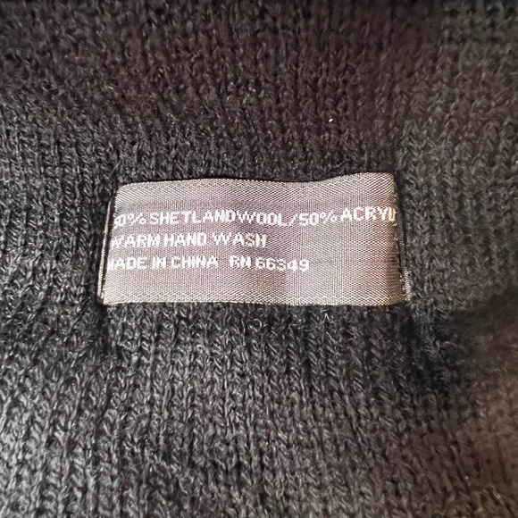 BEAUTIFUL ICELANDIC DESIGN WOOL BLEND HAT WITH TASSEL - Picture 4 of 5